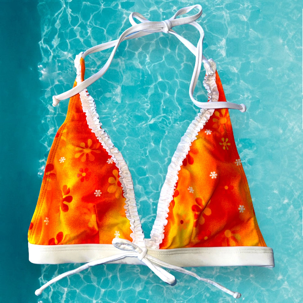 
                      
                        Y2K Ruffle Retro Halter Bikini Padded Bralette Swimsuit Top | Orange Crush
                      
                    