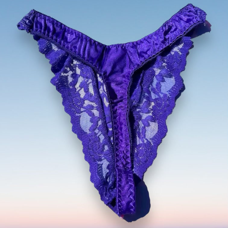 
                      
                        90's Eyelash Lace Flutter Panty | Orchid Purple
                      
                    