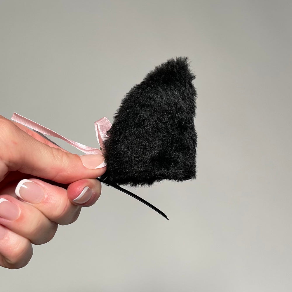 
                      
                        Y2K Fluffy Kitty Cat Hair Clip Set - Cosplay Accessory
                      
                    